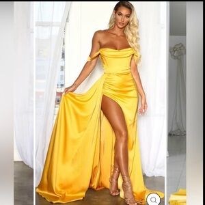 AMÉLIE OFF-THE-SHOULDER GOWN- Moda Glam Boutique
